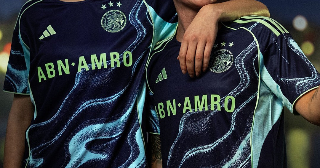 Ajax Amsterdam dévoile son maillot extérieur 2025-2026 : un hommage graphique à la ville d’Amsterdam