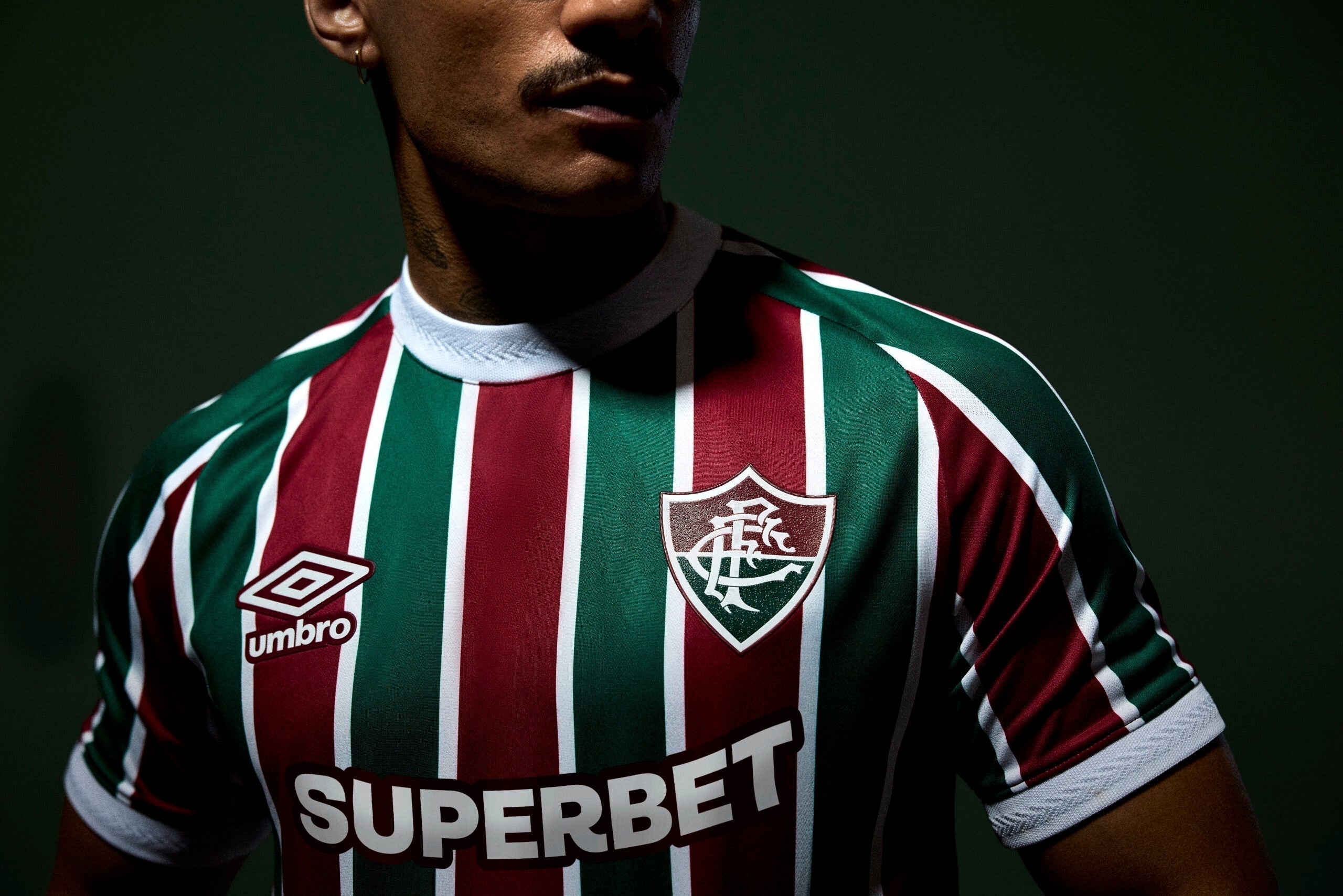 Les 16 plus beaux maillots de foot de la saison 2024-2025 : notre sélection incontournable
