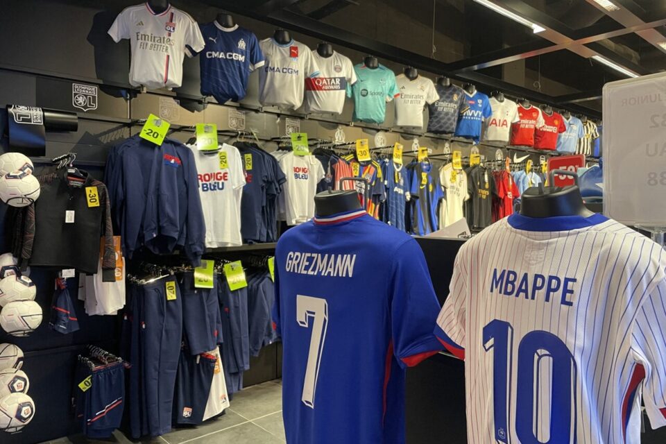Quels sont les clubs qui vendent le plus de maillots en 2025 ?