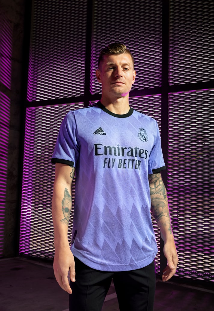 maillot de foot extérieur real madrid toni kroos 2022 2023 adidas