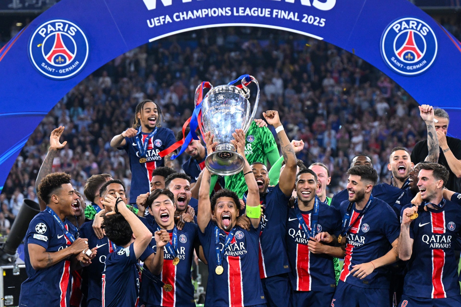 MAILLOT PSG CHAMPIONS d'Europe 2025 - Édition Collector Neuf - Taille M EUR 220,00 - FR