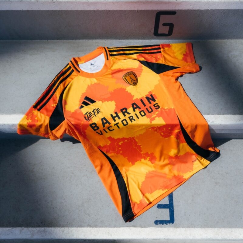Maillot de foot orange du Paris FC 25/26